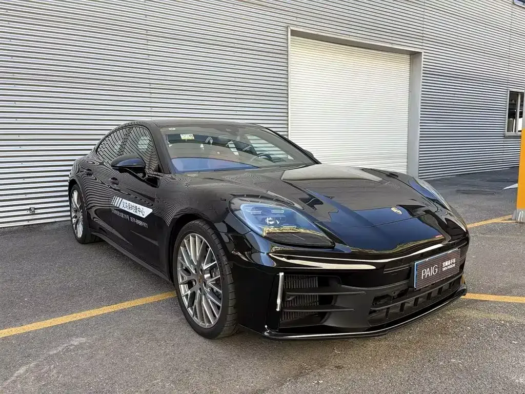 Porsche Panamera — фото 1