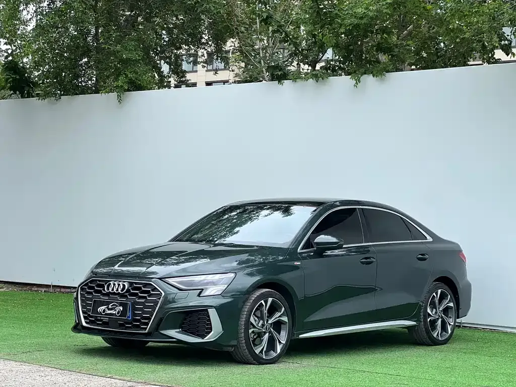 Audi A3 — фото 1