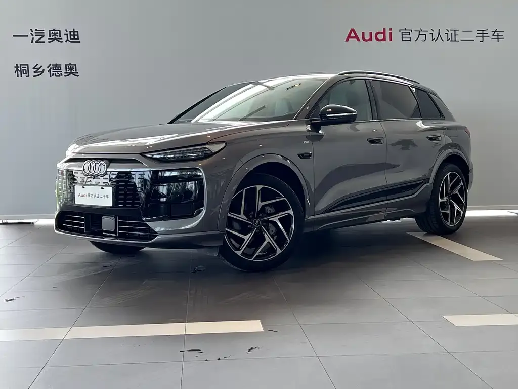 Audi Q6L e-tron — фото 1