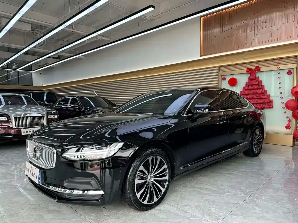 Volvo S90 — фото 1