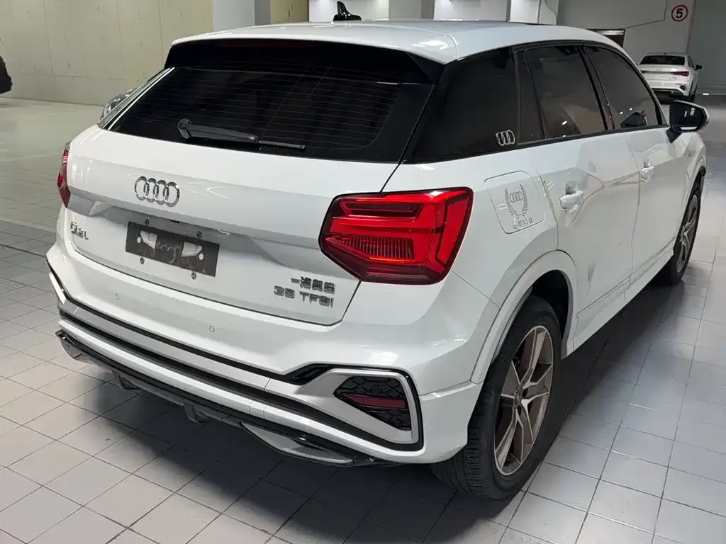 Audi Q2L — фото 4