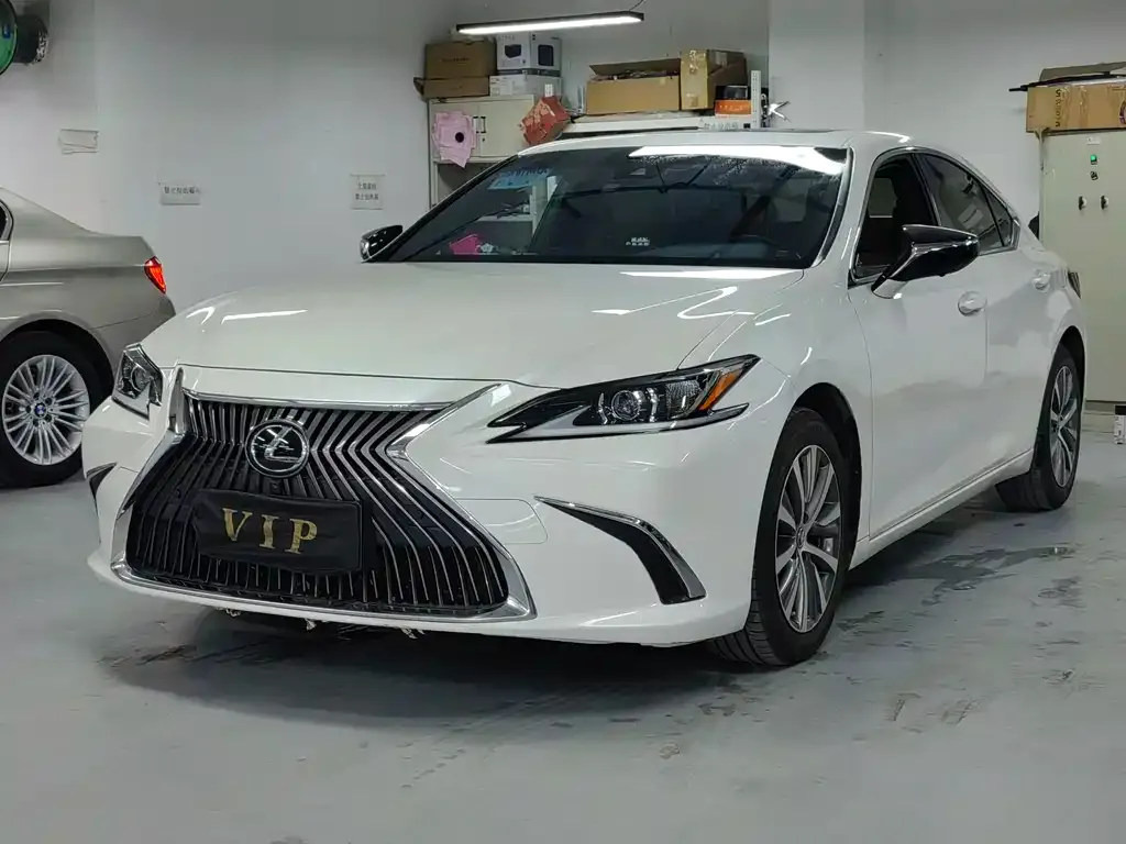 Lexus ES — фото 1