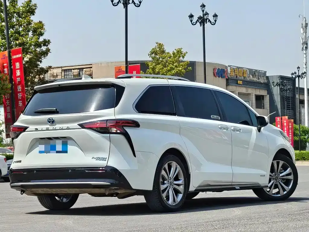 Toyota Sienna — фото 7