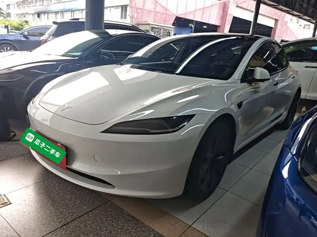 Tesla Model 3 — фото 1