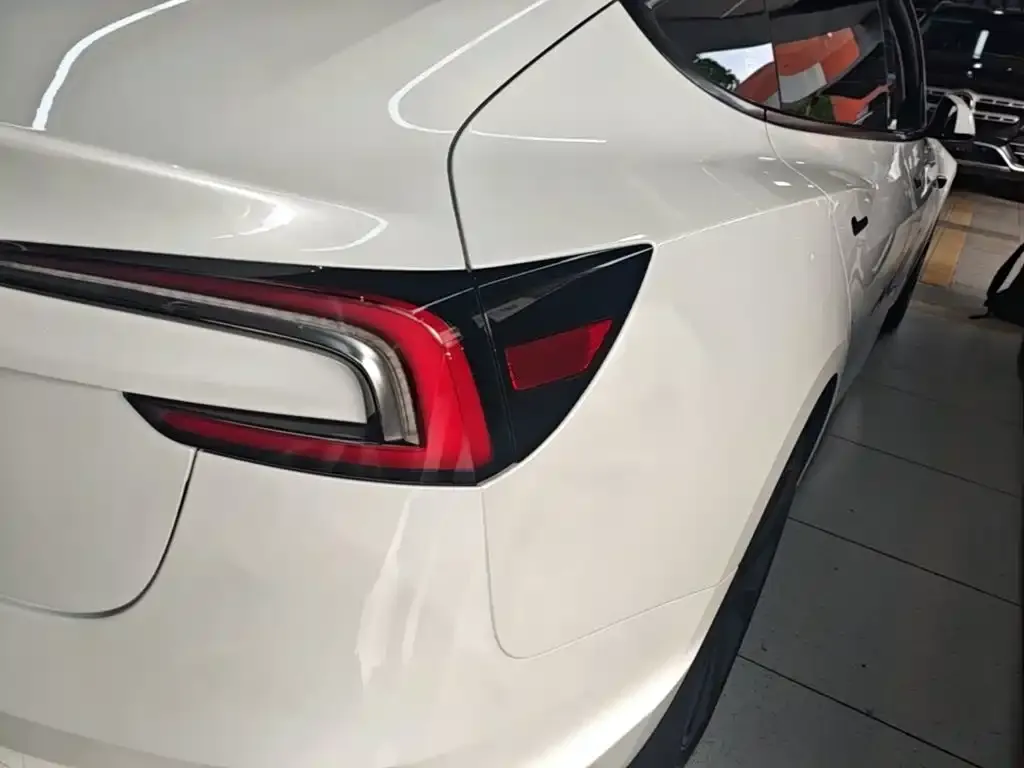 Tesla Model 3 — фото 3