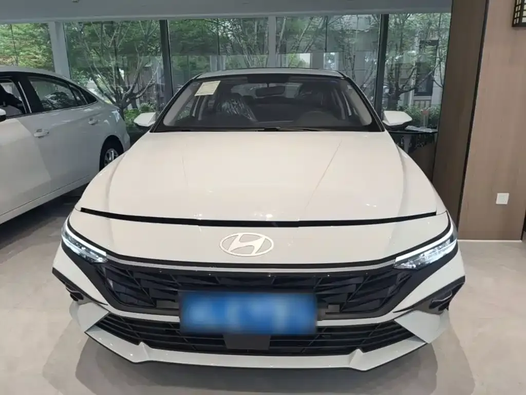 Hyundai Elantra — фото 7