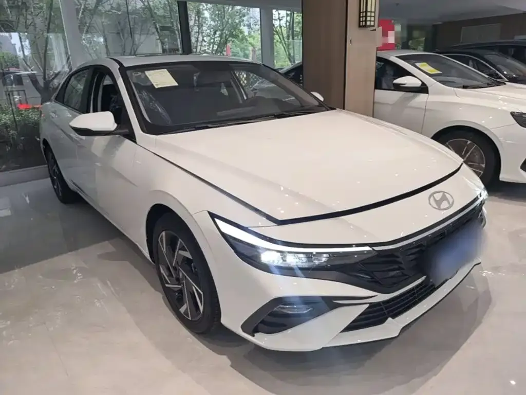 Hyundai Elantra — фото 10