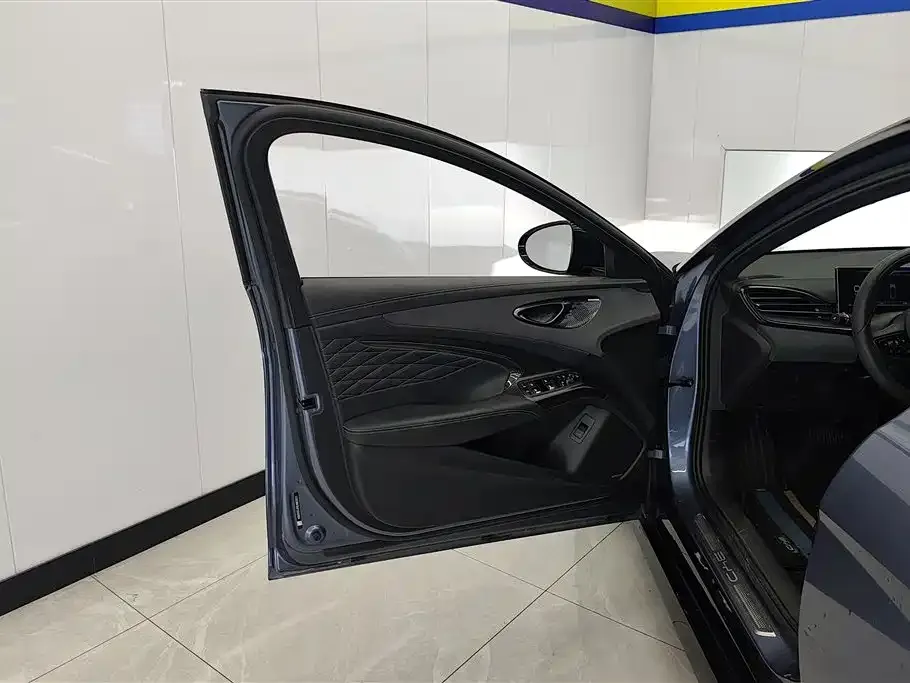 BYD Seal — фото 3