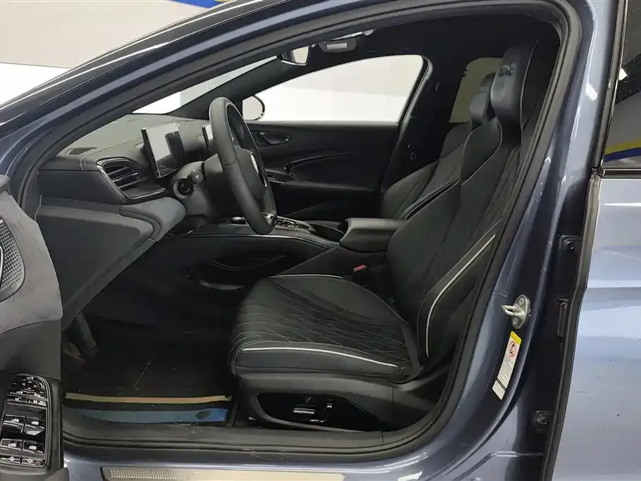 BYD Seal — фото 10