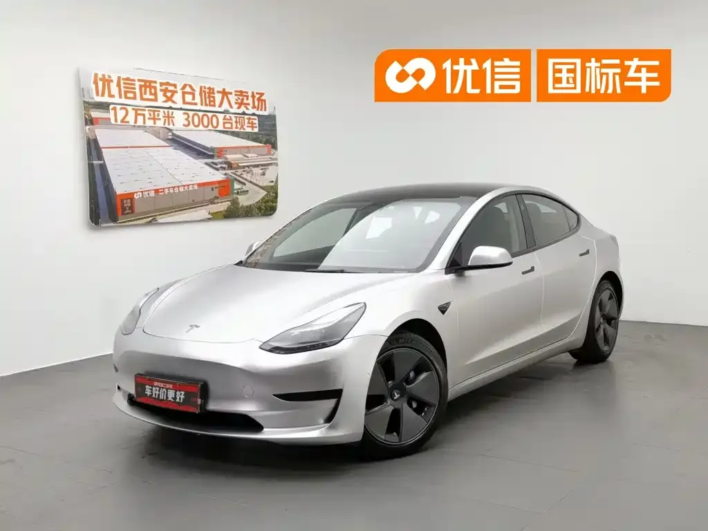 Tesla Model 3 — фото 1