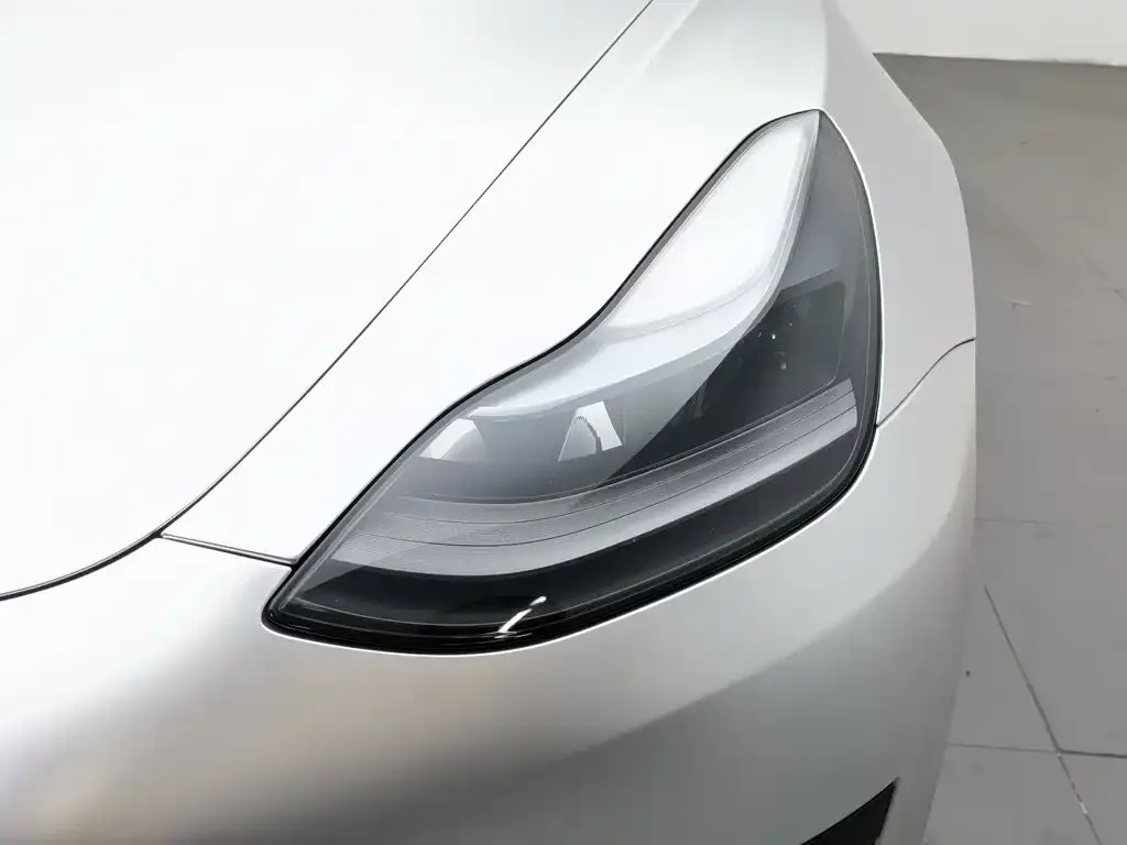 Tesla Model 3 — фото 4