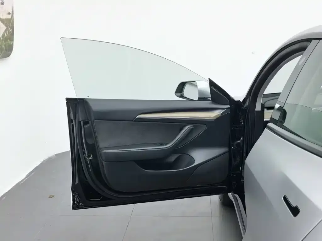 Tesla Model 3 — фото 10