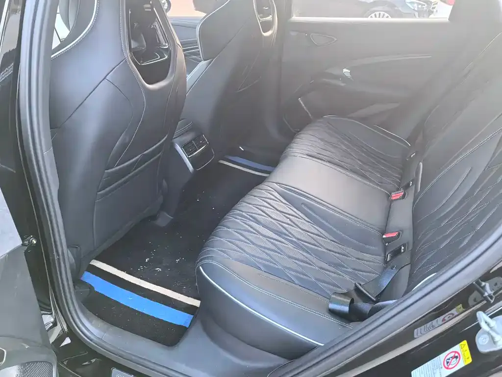 BYD Seal — фото 2