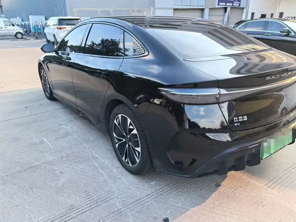 BYD Seal — фото 10