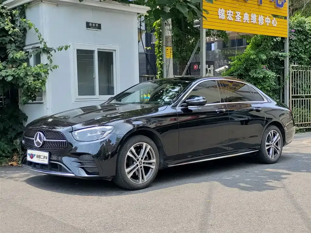 Mercedes-Benz E-Class — фото 1