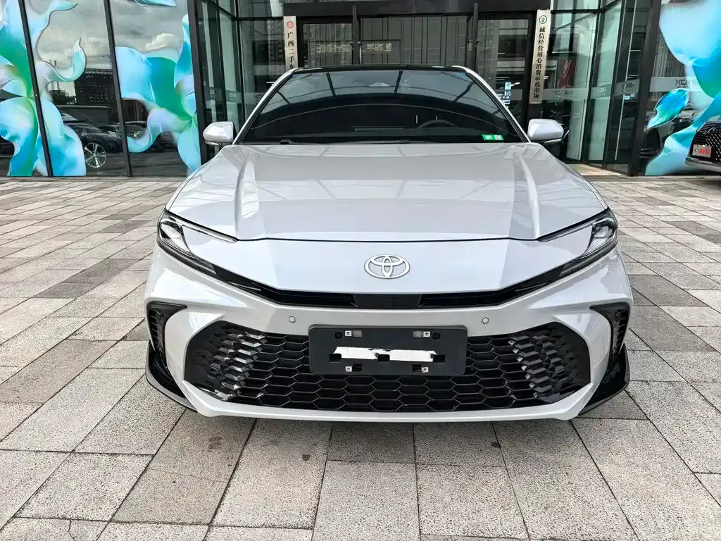 Toyota Camry — фото 4