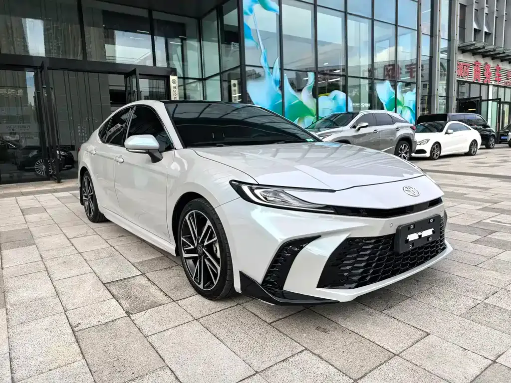 Toyota Camry — фото 7