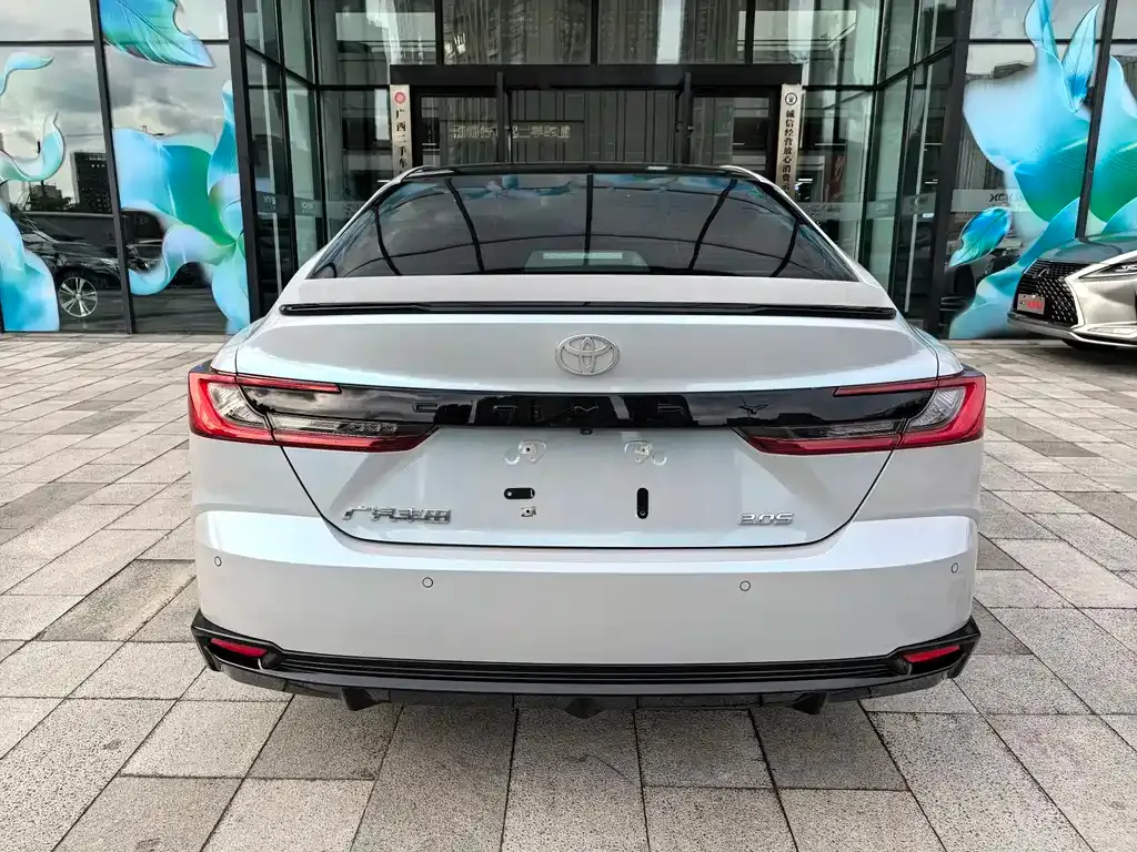 Toyota Camry — фото 10