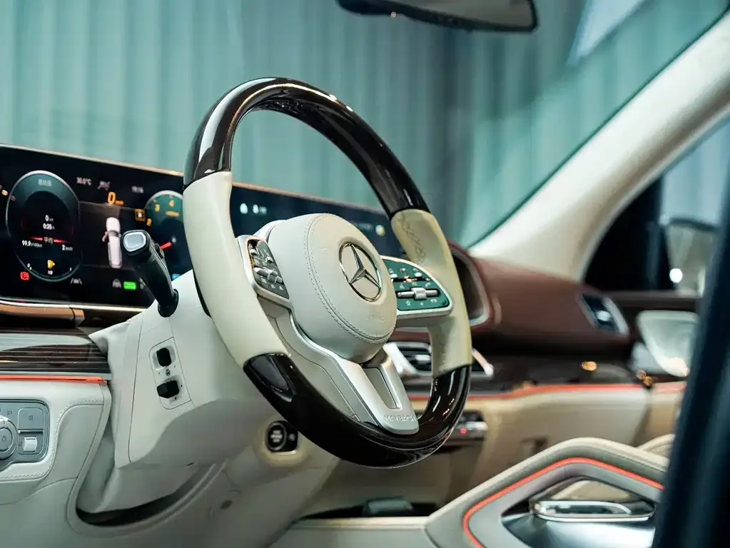 Mercedes-Benz GLS — фото 6