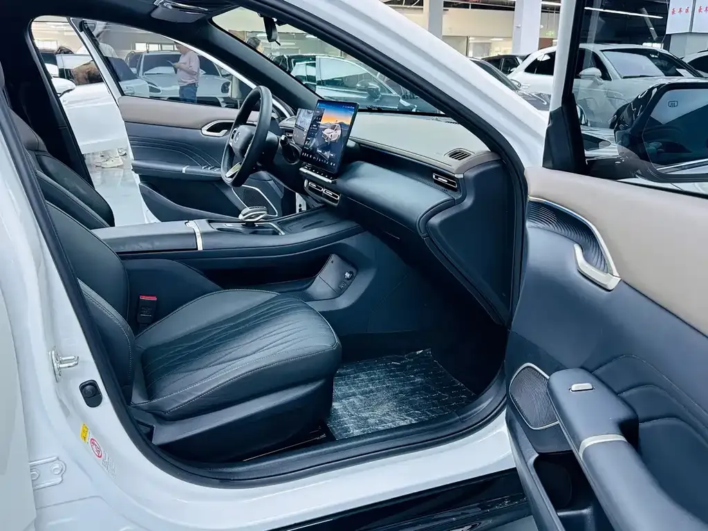 Changan Eado — фото 10