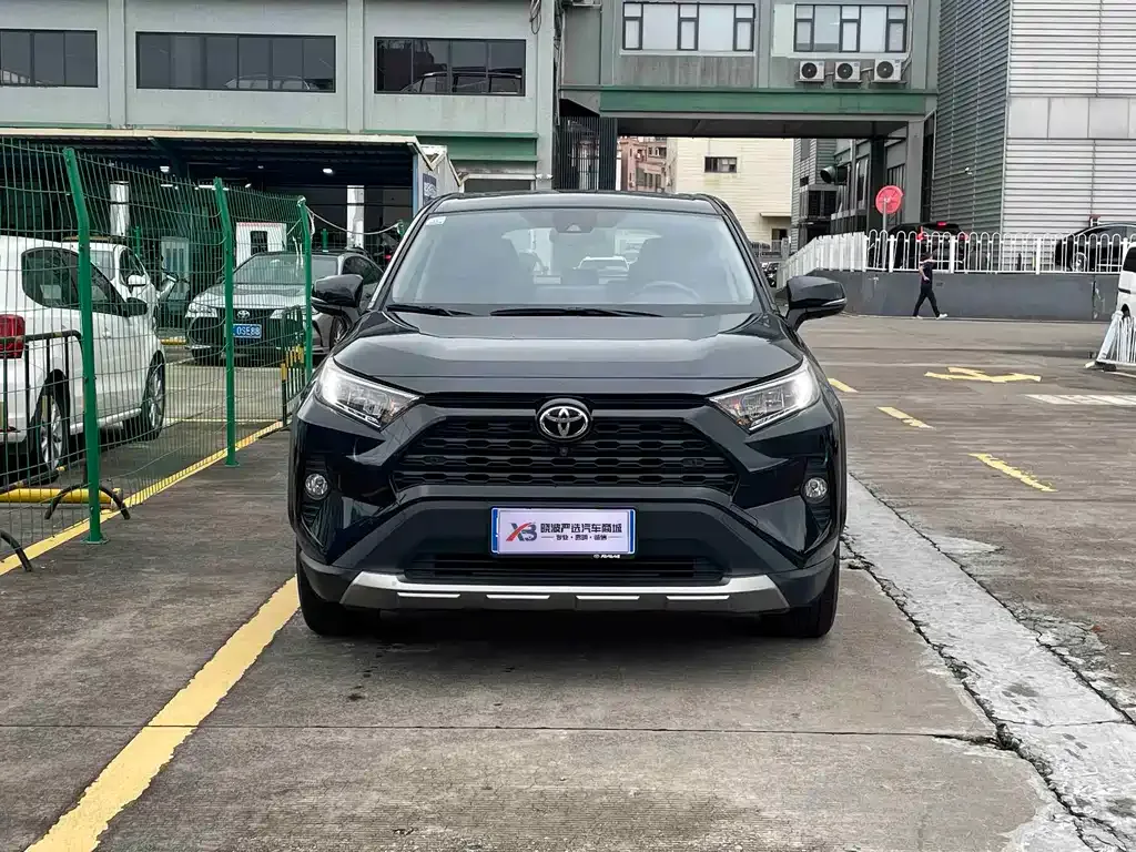 Toyota RAV4 — фото 9