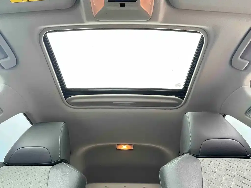 Toyota RAV4 — фото 2