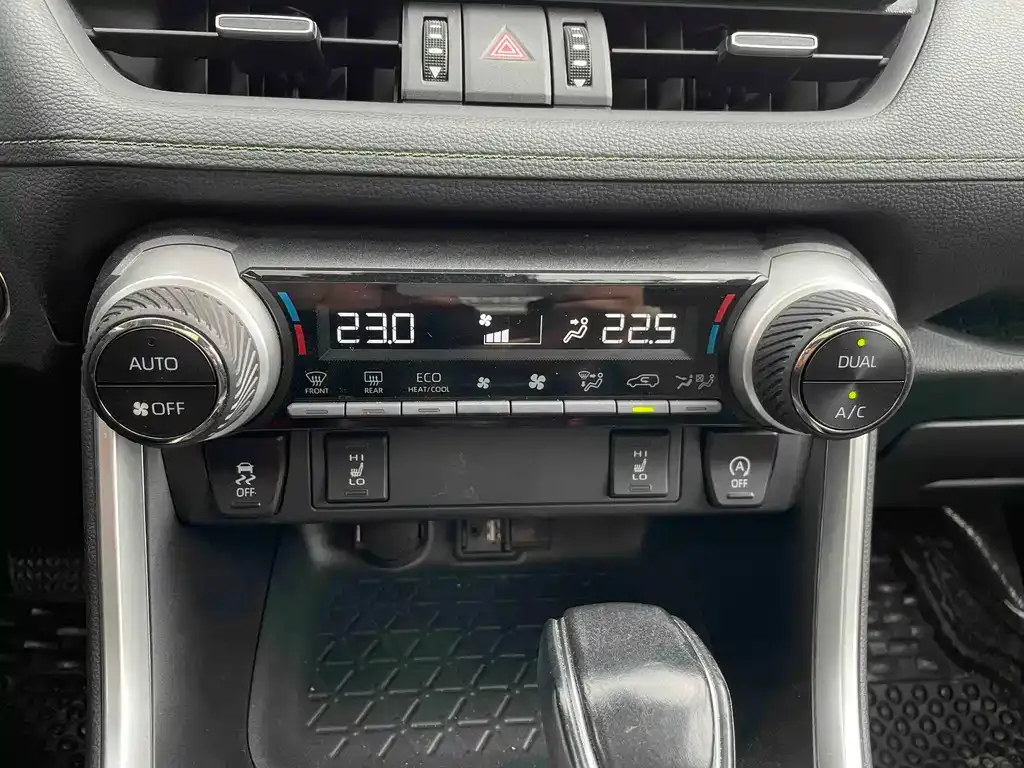 Toyota RAV4 — фото 3
