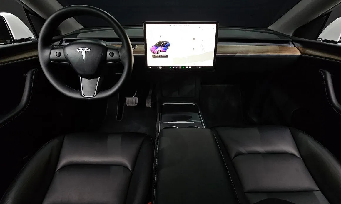 Tesla Model Y — фото 5