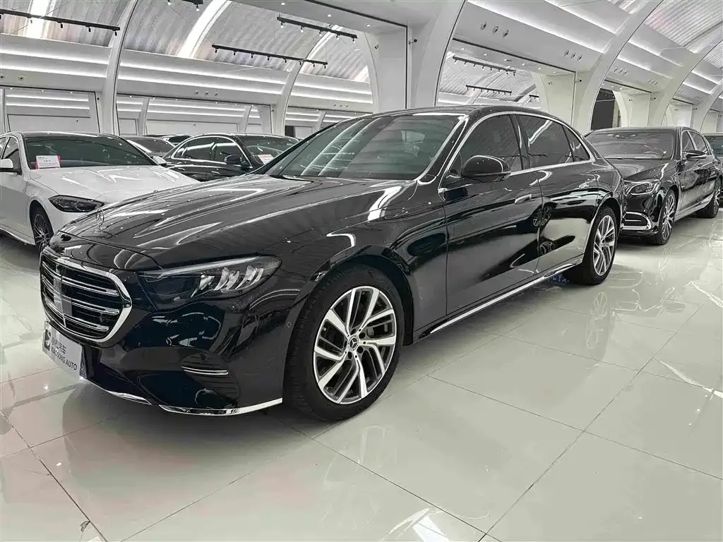 Mercedes-Benz E-Class — фото 1