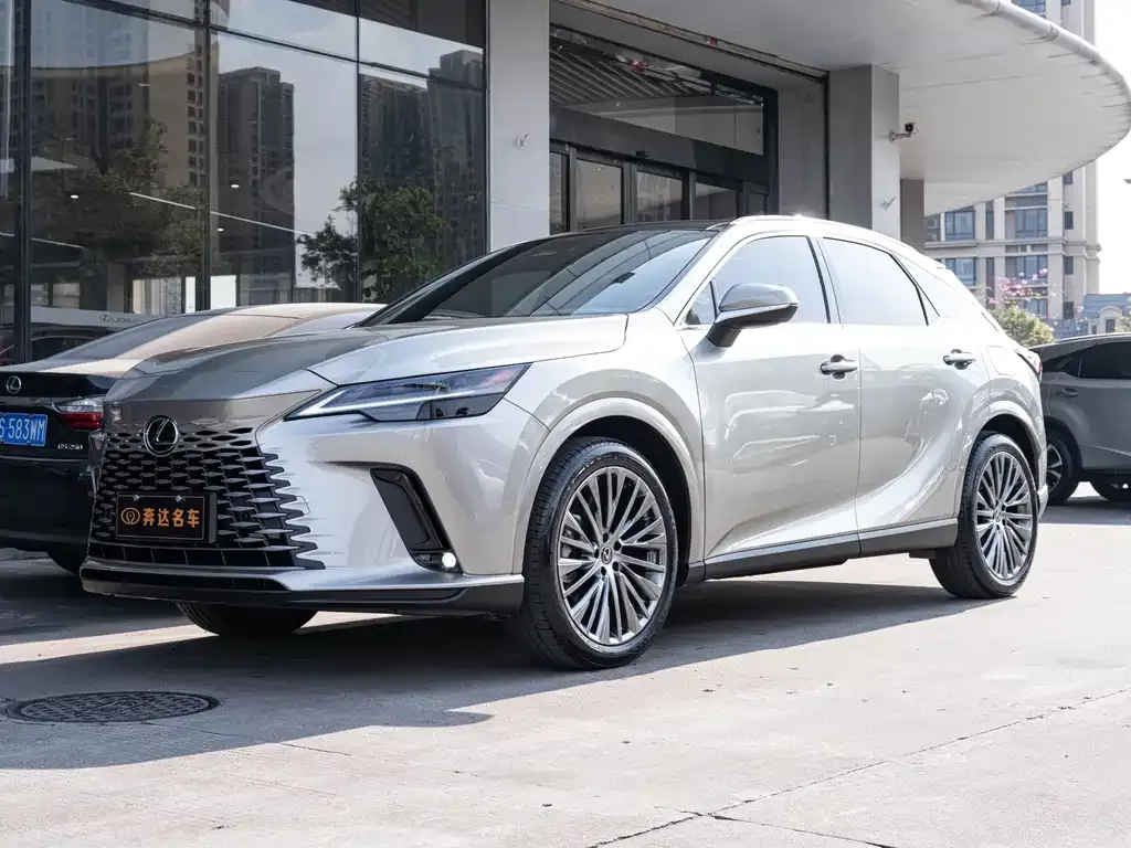 Lexus RX — фото 1