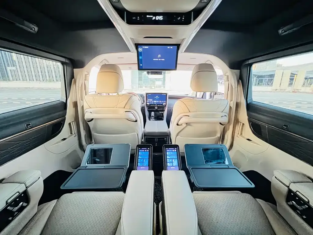 Toyota Alphard — фото 10