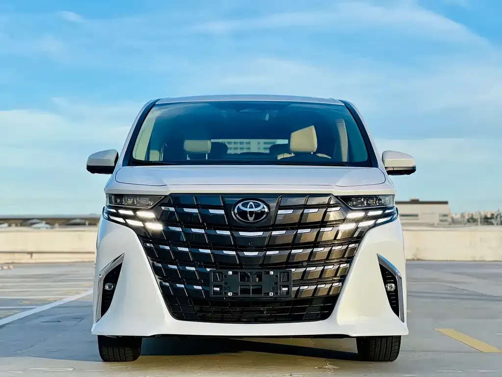 Toyota Alphard — фото 4