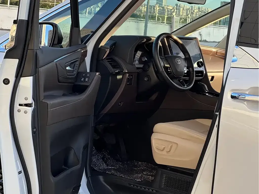 Toyota Alphard — фото 3