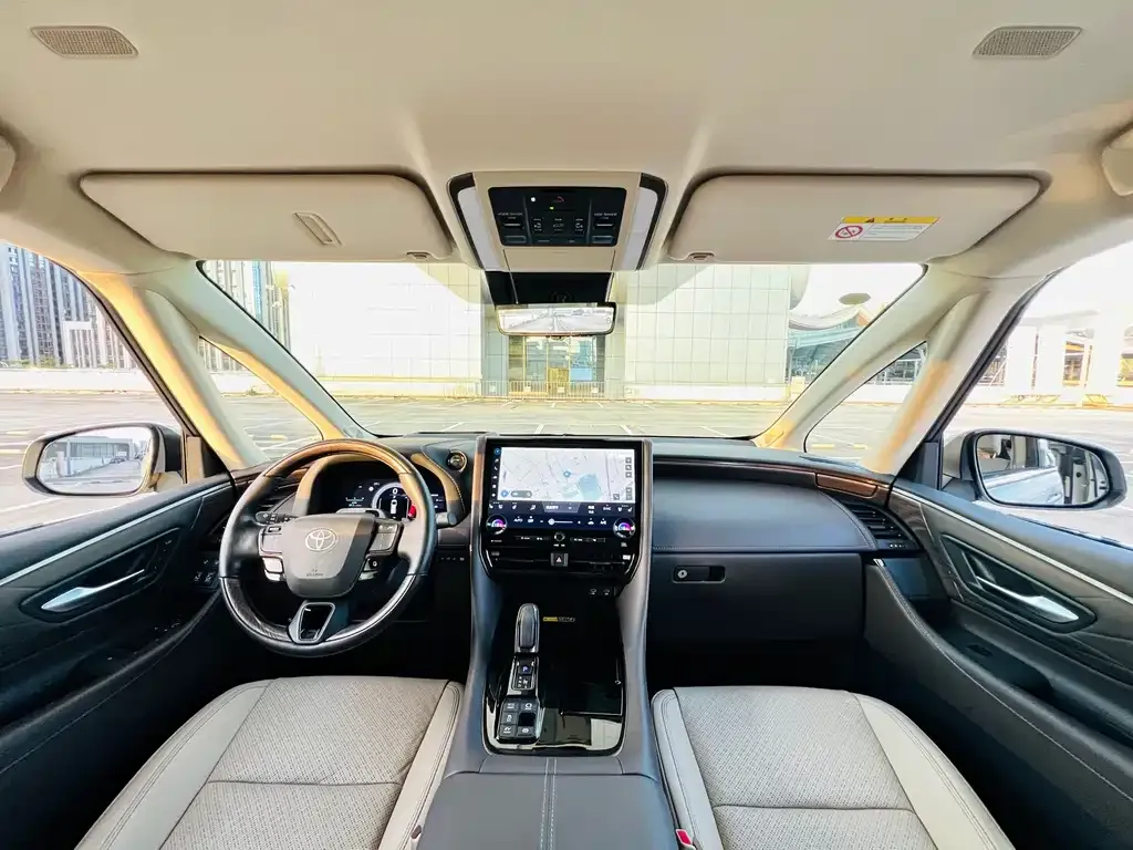 Toyota Alphard — фото 7