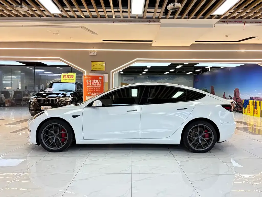 Tesla Model 3 — фото 7