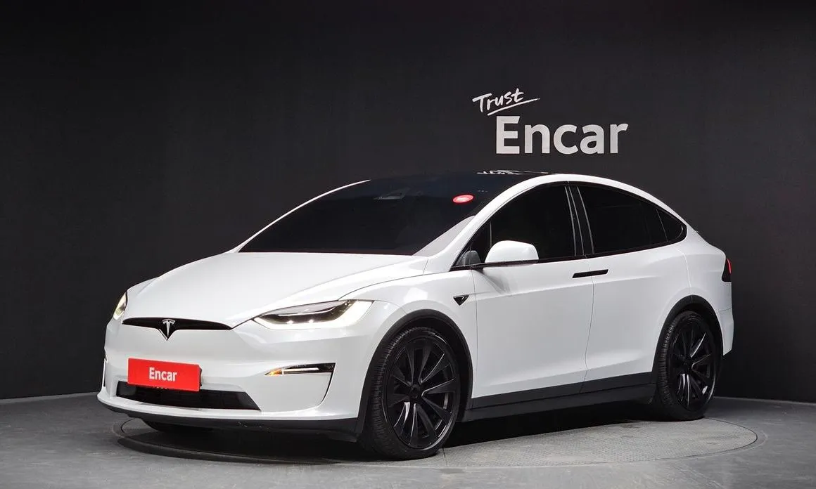 Tesla Model X — фото 1