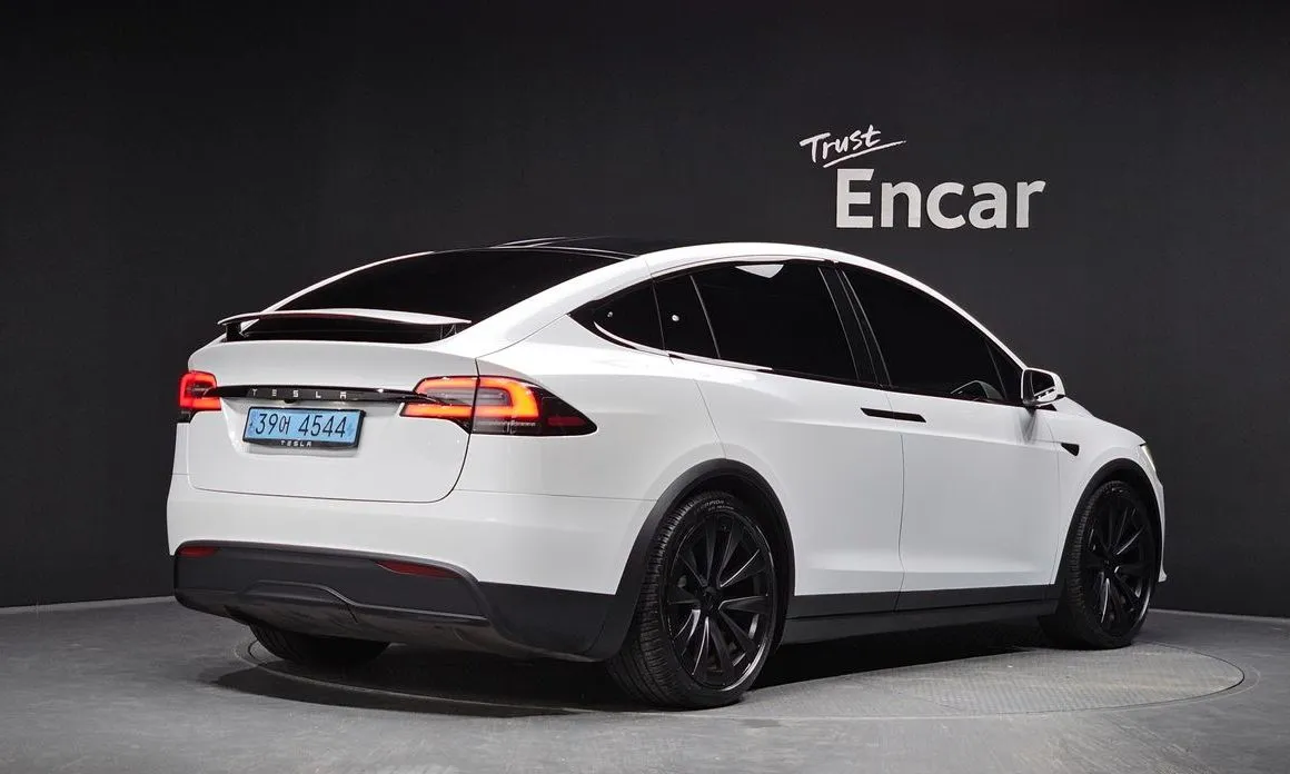 Tesla Model X — фото 9