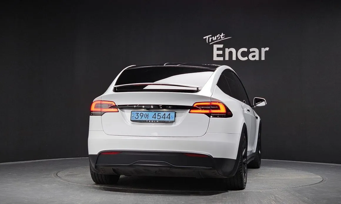 Tesla Model X — фото 4