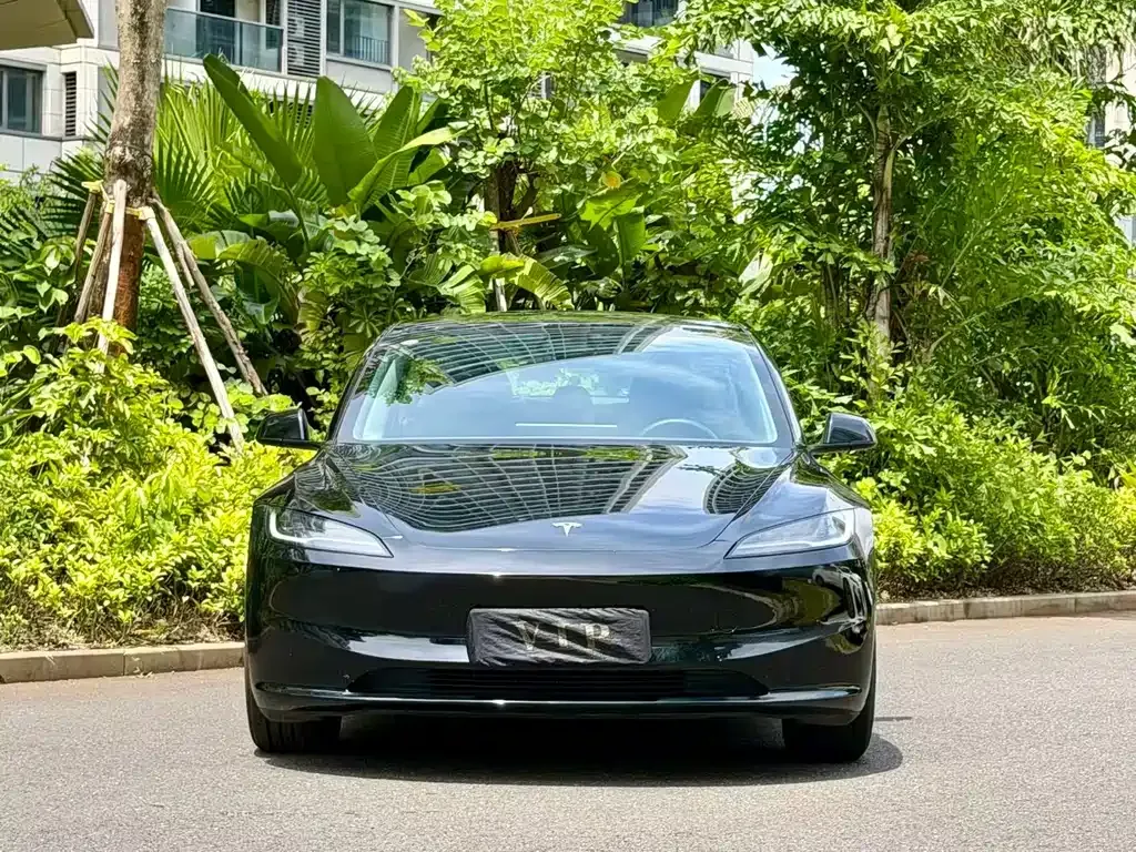 Tesla Model 3 — фото 10