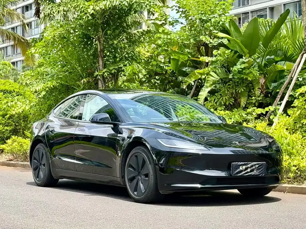 Tesla Model 3 — фото 4