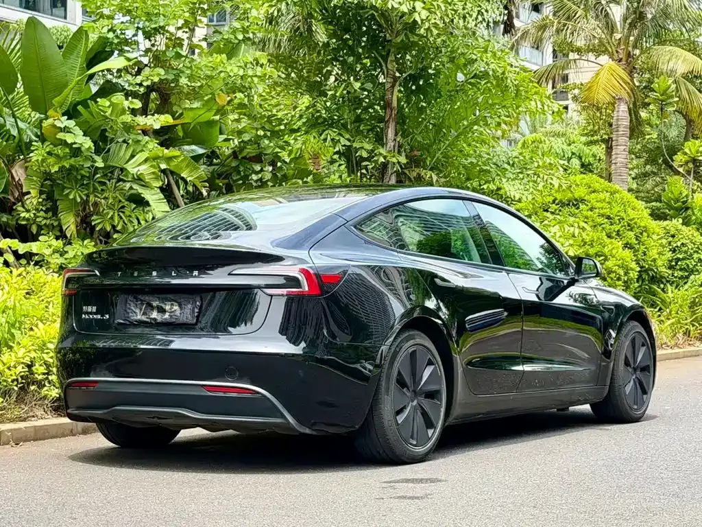 Tesla Model 3 — фото 8