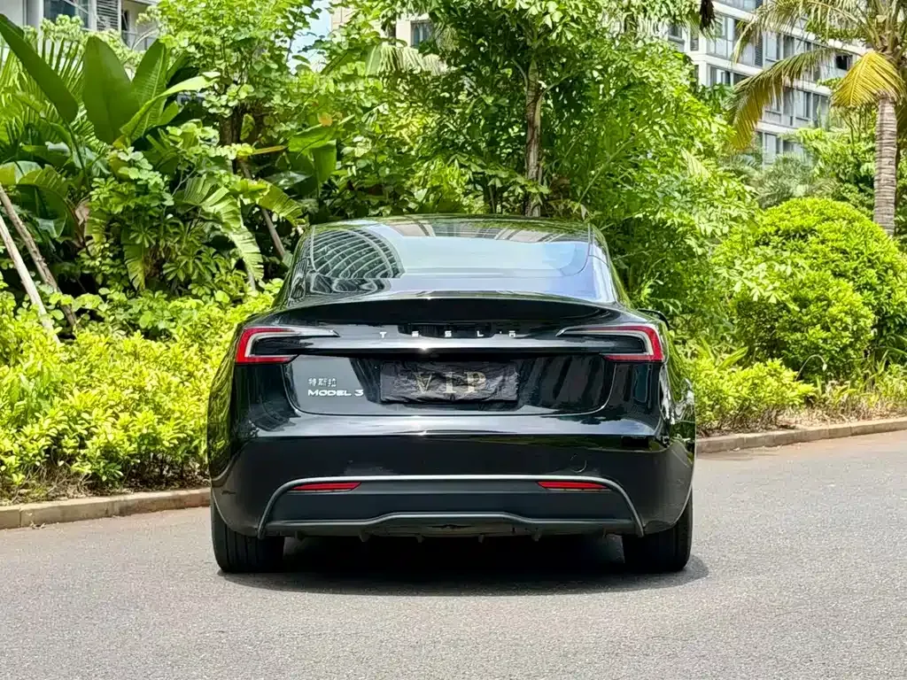 Tesla Model 3 — фото 9