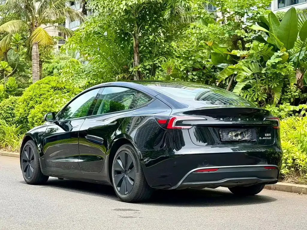 Tesla Model 3 — фото 7