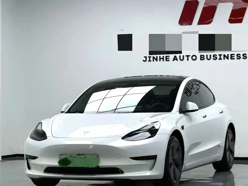 Tesla Model 3 — фото 1