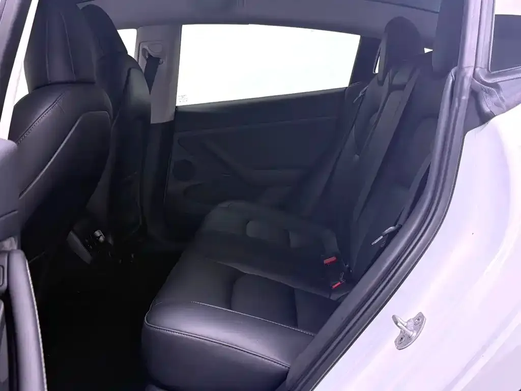 Tesla Model 3 — фото 2