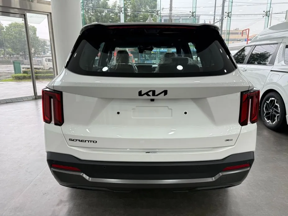 Kia Sorento — фото 7