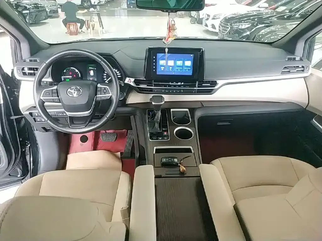 Toyota Sienna — фото 9