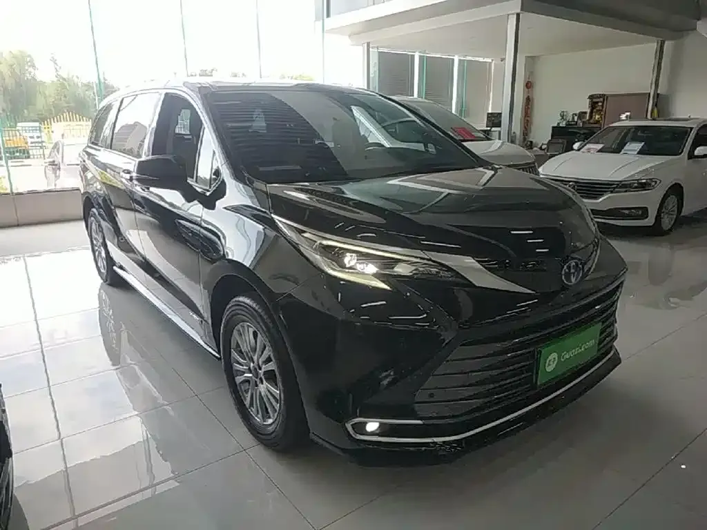 Toyota Sienna — фото 10