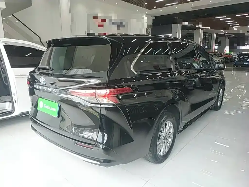 Toyota Sienna — фото 4
