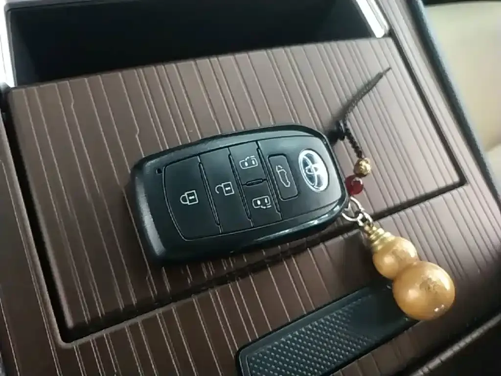 Toyota Sienna — фото 2